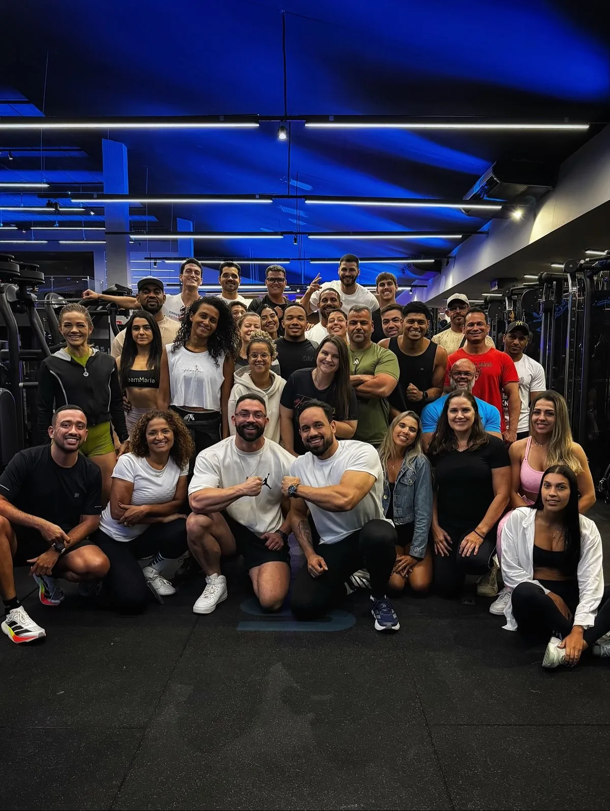 Turma do Curso de Biomecânica Avançada reunida na academia com Franthesco Curbani ao centro